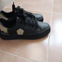 تعدادی کفش دخترانه