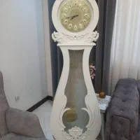 ساعت ایستاده سفید