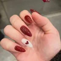 خدمات زیبایی ناخن