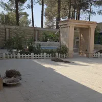 مجموعه دارای سالن و فضای باز