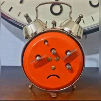 ساعت رومیزی وتلفن دکتری کتاب هادرسی قدیمی|کلکسیون اشیاء عتیقه|اراک, |دیوار