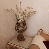 گلدان و گل