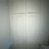 ۴ درب کمد دیواری چوبی و چارچوب فلزی