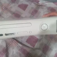 یک دستگاه کنسول xbox360 درحد نو