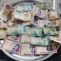 تعدادی سکه و اسکناس به فروش میرسد