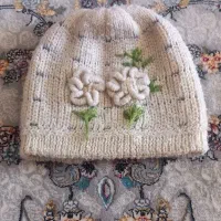 کلاه بافتنی|لباس|موچش, |دیوار