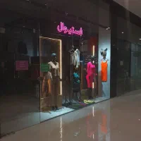 فروشنده خانوم باتجربه