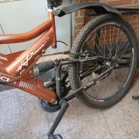 دوچرخه رنگ زرشکی و سایز ۲۷