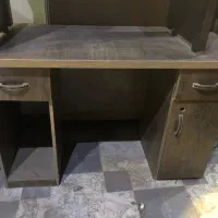 میز کامپیوتر و کمد ویترین دار|دفتر کار|قم, خداکرم|دیوار