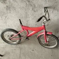دوچرخه و دستکش بوکس