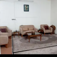 دوطبقه دربست وخانه های زیادی دارم