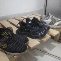 کفش و شلوار و سویشرت مردانه