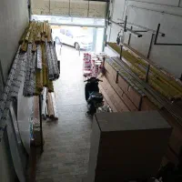 کارگر ساده برای انبار شیشه