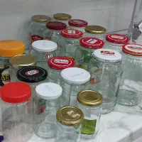 تعدادی شیشه برای ترشی و مربا و....