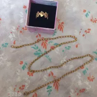 یک عددانگشترویک گوشواره وزنجیربفروش میرسد