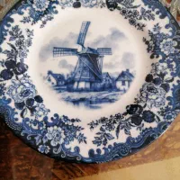 لباس دخترانه وبشقاب دیوارکوب|لباس|شیراز, شهرک پرواز|دیوار