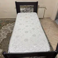تخت فلزی یک نفره تمیز و کم کار