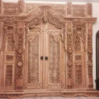 درب و قاب چوبی منبت‌کاری تمام‌کار دست کشمیر هند