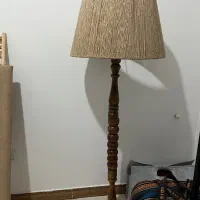 آباژور ایستاده