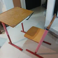 میز وصندلی قابل تنظیم