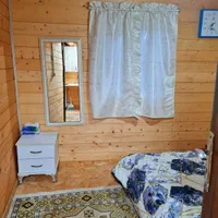 کلبه چوبی دوخوابه نزدیک رشت|اجارهٔ کوتاهمدت ویلا و باغ|رشت, بیجارپس|دیوار