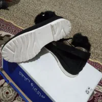 دوتا کفش نو