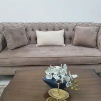 مبل ۷نفره بهمراه میز وسط ودو عددمیز عسلی|مبلمان خانگی و میز عسلی|تهران, نیکنام|دیوار