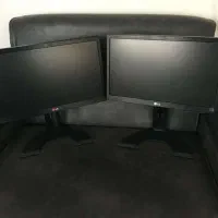 دو عدد مانیتور LG فوقالعاده تمیز به همراه پایه