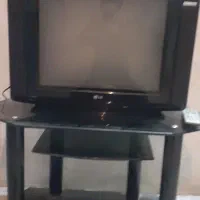 تلویزیون ال چی و میز و دستگاه دیجیتال