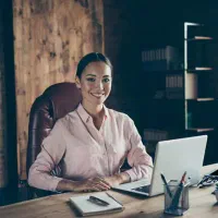 جذب مشاور املاک خانم