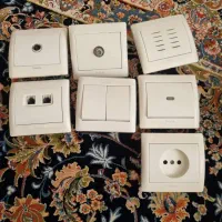 تعدادی کلید و پریز هر عدد ۷۰۰۰۰ تومان
