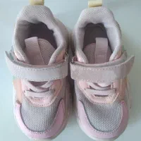 کفش دخترانه سایز ۲۶ و لباس نوی دخترانه|کفش و لباس بچه|مشهد, حسابی جنوبی (شهرک غرب)|دیوار