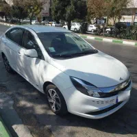 کی ام سی ایگل سفید