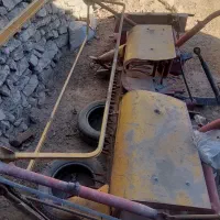 باسلام یک عددچیزر۵نخ ویک عددخرمن کوب درگرجاوتراکتو|ماشینآلات صنعتی|کلات (خراسان), |دیوار