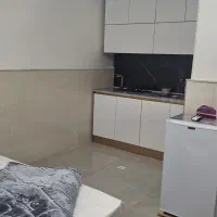 سوئیت نوساز|اجارهٔ کوتاه‌مدت آپارتمان و سوئیت|قم, میدان نو|دیوار