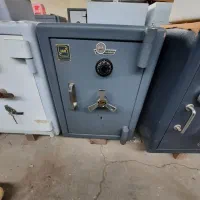 یک عدد گاوصندوق ۵۵۰s کلید تاشو رمز آمریکایی