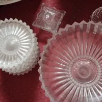 یک عدد جامیوه ای  و یک دست بشقاب