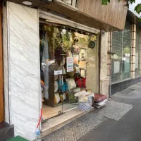 مغازه رو به روی مترو دروازشمیران