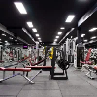 فقط منشی باشگاه بدنسازی