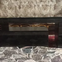 یک عدد میز تلویزیون دو تیکه داری سه عدد کشو درحد