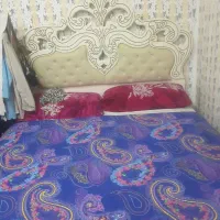 تخت خواب درحد نو همراه با تشک طبی رویال