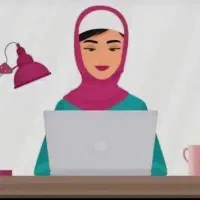 نیرو خانم مجرب و آراسته در دفتر تجهیزات پزشکی