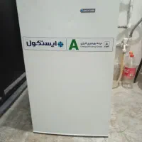 یخچال ایستکول