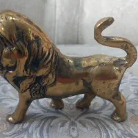 مجسمه شیر