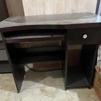 میز کامپیوتر و کتابخانه و کمد چوبی