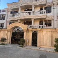 مغازه نیمه ساز میدان ادهم