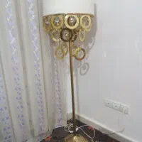 آباژور ایستاده