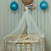 تخت کنار مادر / گهواره