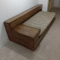 تخت‌ خواب و داحتی.