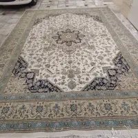 دو تخته فرش و یک عدد میز جلومبلی